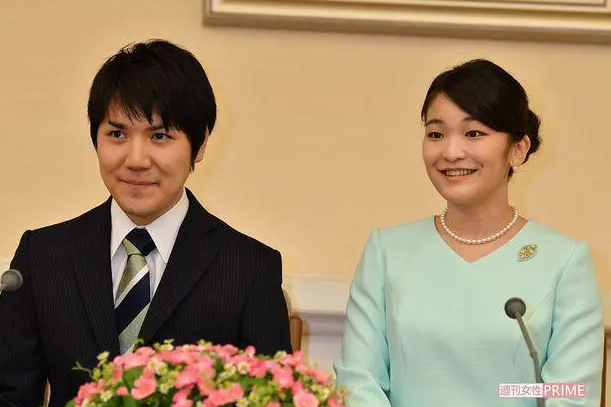 ·小室圭和真子公主（右）