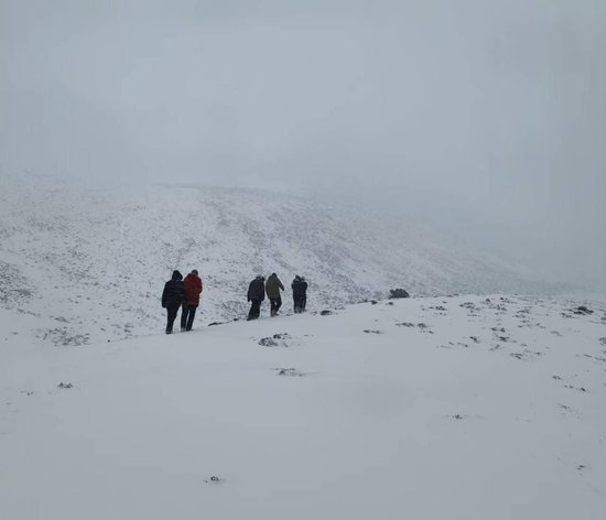 ▲救援现场积雪很厚