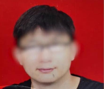 图为戴某贵府图,其通过5名女性一又友2次网购珍珠粉胶囊、5次网购河豚鱼干、4次网购河豚毒素