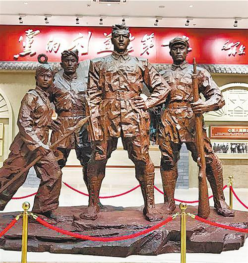 南梁革命纪念馆内的习仲勋塑像。 经济日报-中国经济网记者 李琛奇摄&nbsp;