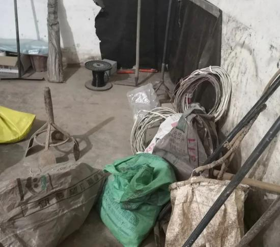  在李峰家搜查到的部分盗墓工具