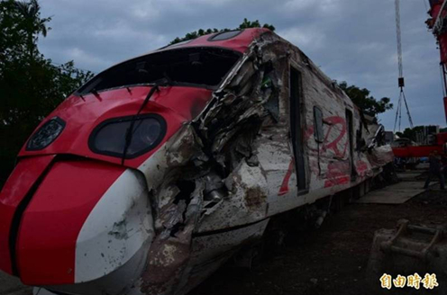 台铁“普悠玛”列车下午4时50分出轨。图自台媒