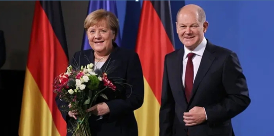  ·朔尔茨与默克尔。