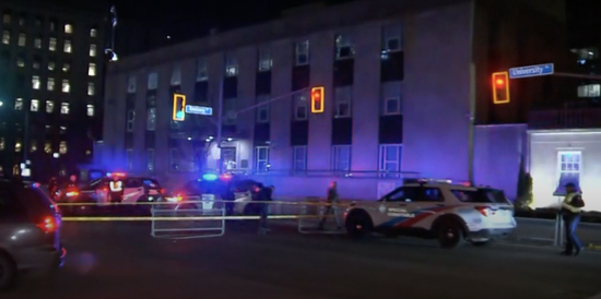 　当地时间3月10日凌晨，美国驻多伦多领事馆遭枪击。 图源：加拿大电视台视频截图