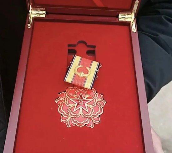 表彰奖章 图源：央视军事