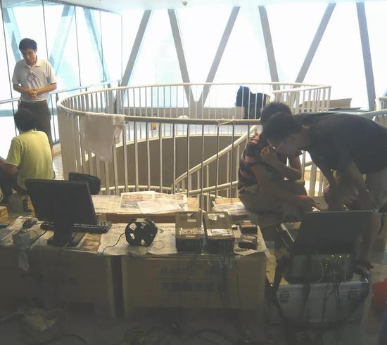  ▲广州塔减震系统施工现场