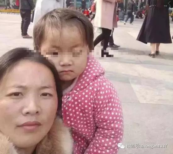 ▲王凤雅与母亲杨美芹。 &nbsp; 资料图片