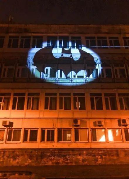  新冠疫情期间圣彼得堡艺术家的作品。/社交媒体图