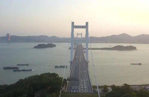  虎门大桥已经实施双向封闭。图/羊城晚报全媒体记者 王俊伟