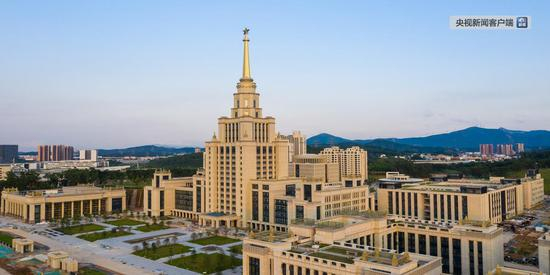 △深圳北理莫斯科大学校园，主建筑富有俄罗斯特色。（资料图）