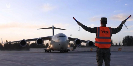 △C-17抵达