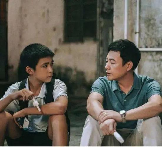 《隐秘的角落》中朱朝阳和他父亲