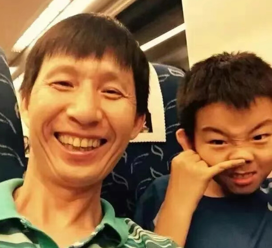 △小时候的吴宜泽和他父亲