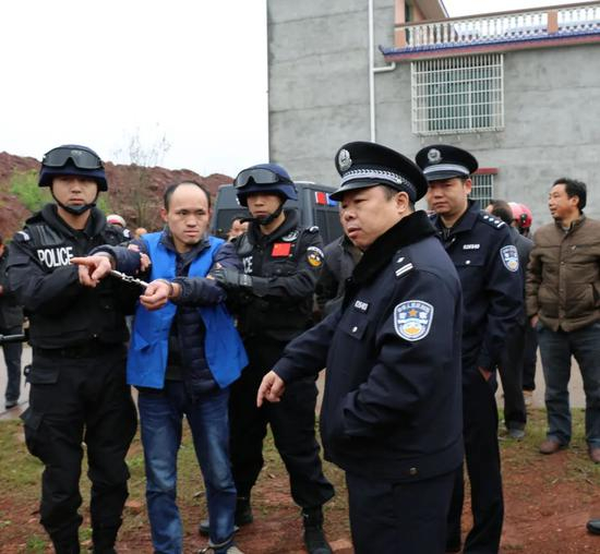 ∆&nbsp;陈犯小波指认现场照片