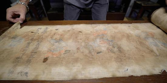 用棉布做成的古代兵法画卷