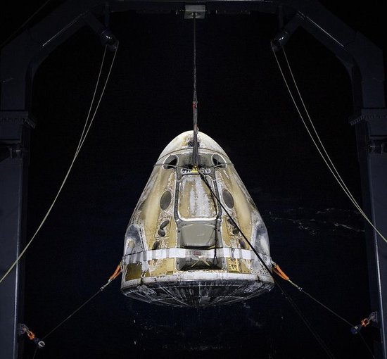 2021年5月2日，载人“龙”飞船从国际空间站返回地球，溅落在墨西哥湾。&nbsp; &nbsp;&nbsp;　　图源：视觉中国