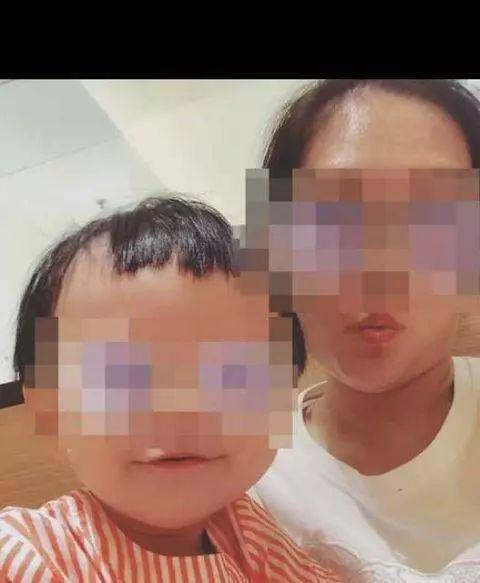 死者小洁与女儿笑笑