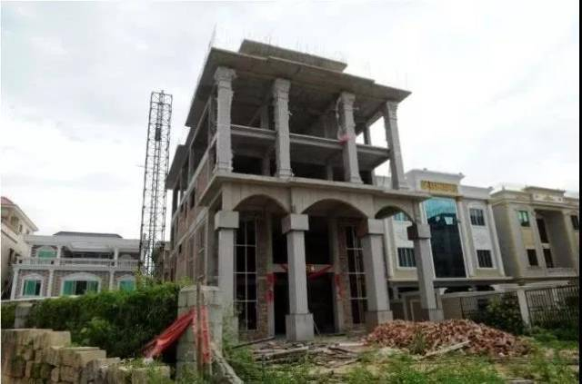 蔡东家快建成的大豪宅。景国民 摄