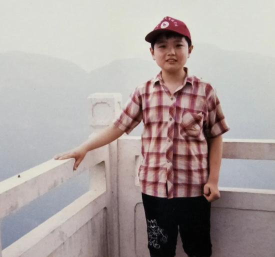  2003年“非典”时期，11岁的朱鹏锦。