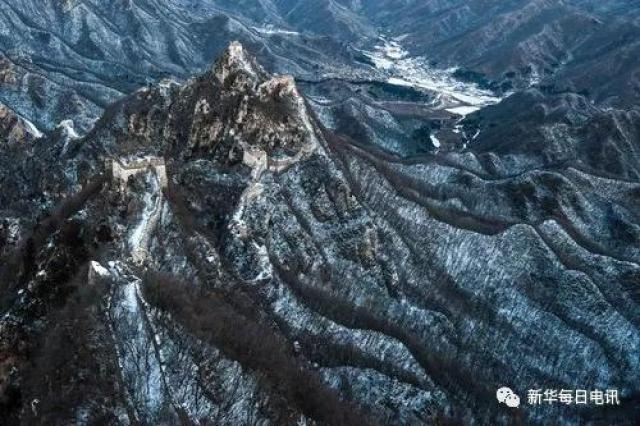  雪后的箭扣长城别具韵味。蒲东峰摄
