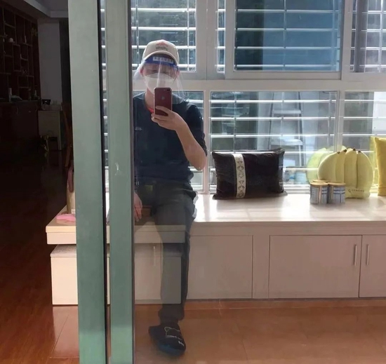 刘根在梁广青家做完服务后的照片