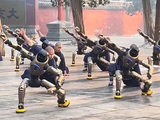 机器人与僧人在嵩山少林寺门外练武，景区回应：系春晚拍摄，非景区协调！