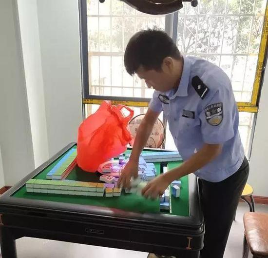 袁州区警方打击赌博行为