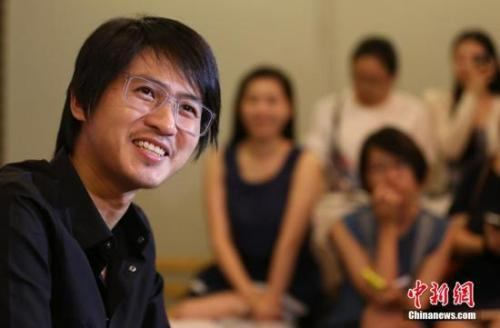 资料图：韩寒与影迷见面。 泱波 摄