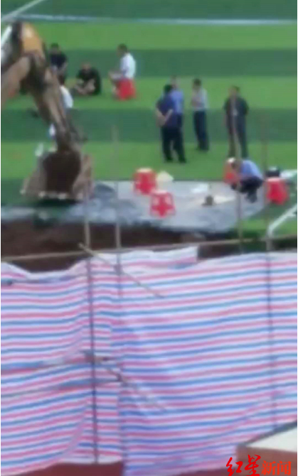 ↑邓世平被杀害后埋尸操场