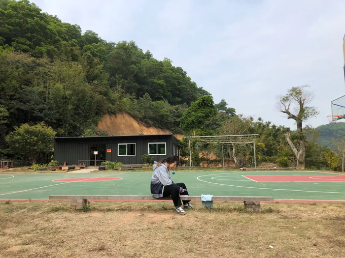  正在做作业的林楚虹