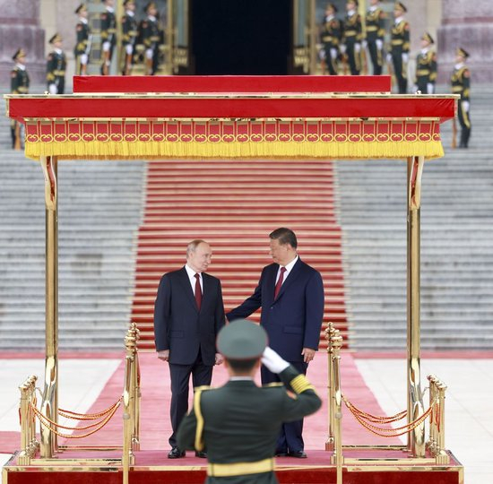 5月20日上午，国家主席习近平在北京人民大会堂同来华进行国事访问的俄罗斯总统普京举行会谈。会谈前，习近平在人民大会堂东门外广场为普京举行欢迎仪式。新华社记者 丁海涛 摄