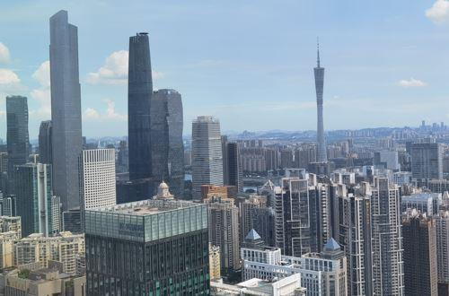 万亿GDP城市财政收入上半年增势良好，均实现两位数恢复性增长，但其财政收入规模与GDP排名并非一一对应。郑迪坤 摄