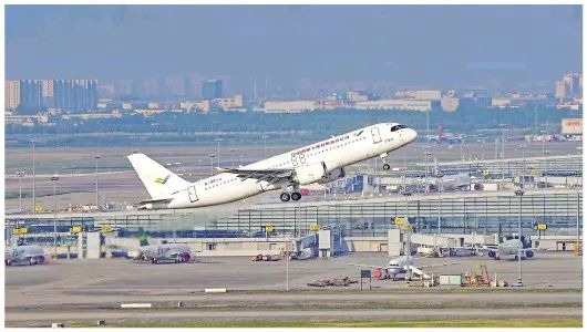 　　▲2022年5月14日，中国商飞公司即将交付首家用户的首架C919大飞机首次飞行试验圆满完成。新华社发