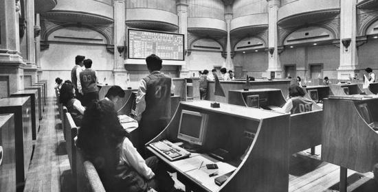 （图为1991年3月拍摄的上交所内景）