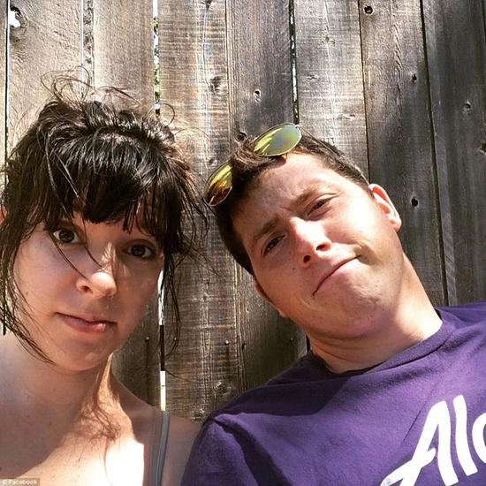  ▲罗素和妻子 &nbsp;图据英国《每日邮报》