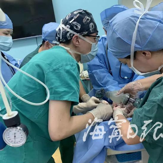 ▲王春强（中）