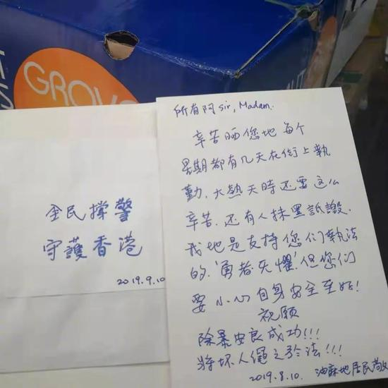 △来自小朋友的“撑警”画作&nbsp;央视记者梁慧供图
