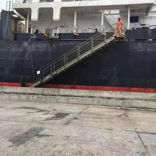 饶小虎当班的梯口。受访者供图