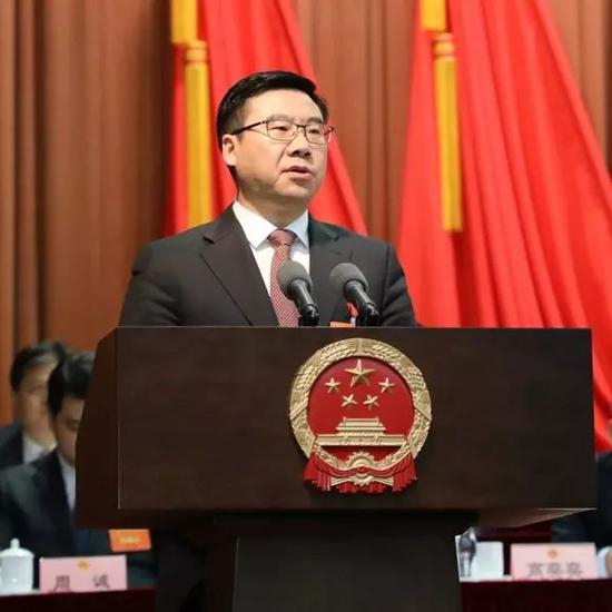  松江区区长李谦