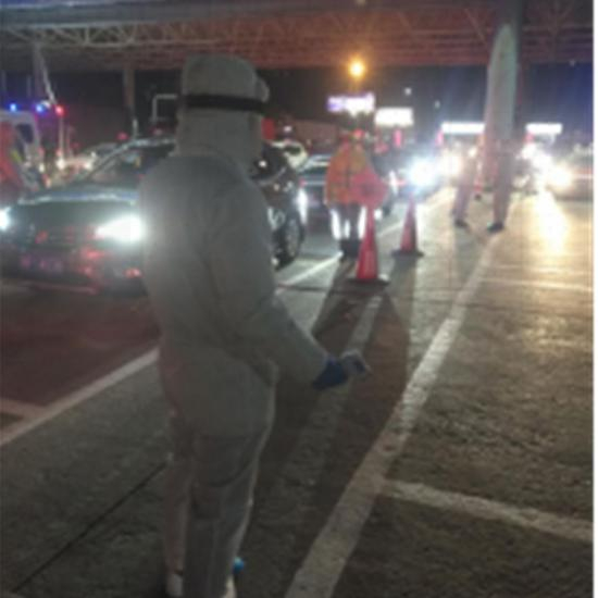  2020年，在花桥道口深夜值勤的李飞翔。