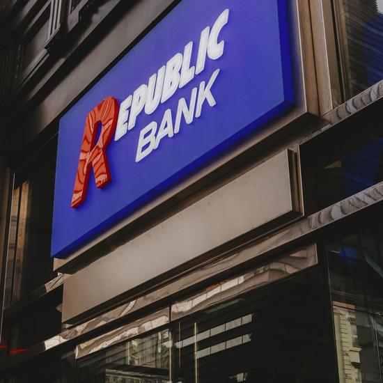 今年首例！美国又一家区域性银行倒闭