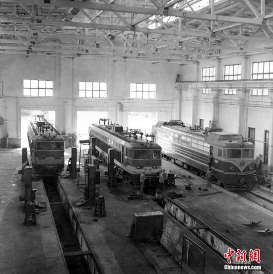 上世纪八十年代，宝鸡机车检修厂老厂房。宝鸡机车检修厂供图