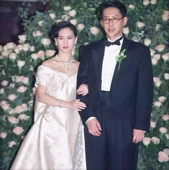  ·&nbsp;何超琼和许晋亨的豪门联姻曾惊动整个港澳地区。