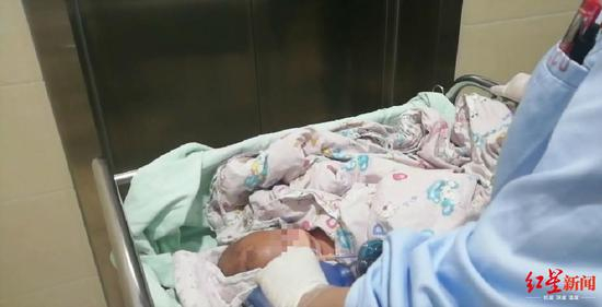 轩轩刚做完CT检查