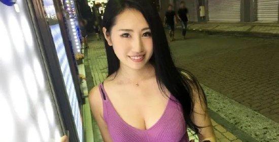 77岁亿万富豪娶22岁女演员，新婚3个月后中毒身亡，妻子被判无罪