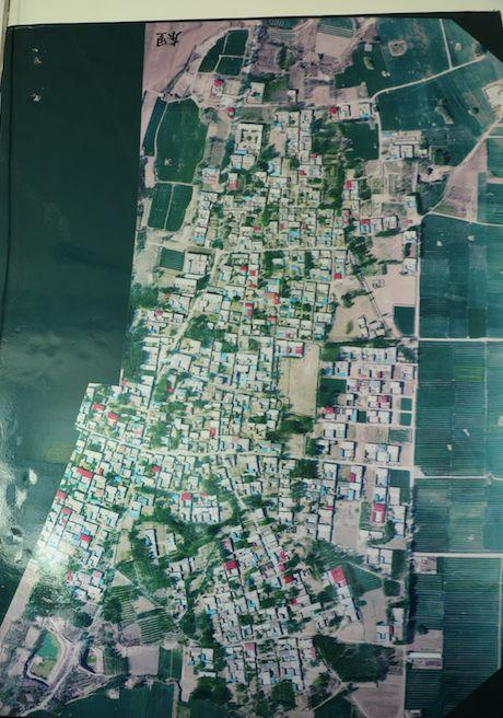 东里村航拍地图，被李振辉、李树海、陈思注满了村民的名字