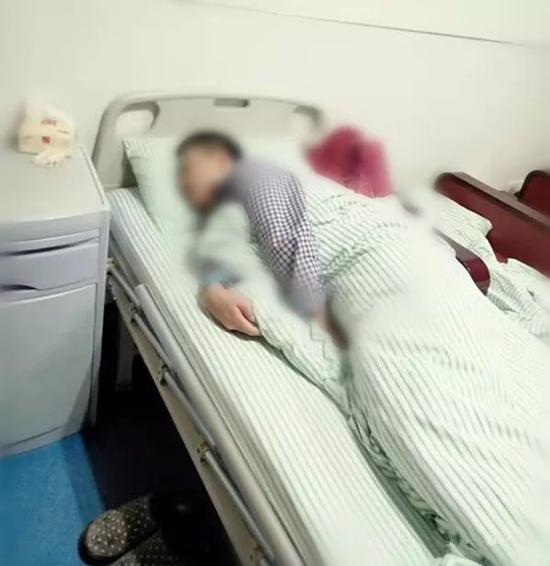 ▷ 在住院治疗中的吕小康