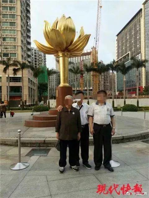 吕某与同行的亲友在澳门合影