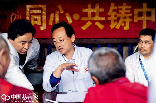 赵涛参加“共铸中国心”义诊活动。