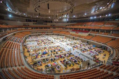 2月17日拍摄的武汉体育中心方舱医院。新华社记者肖艺九摄